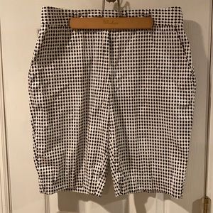 IZOD Bermuda golf shorts size 8